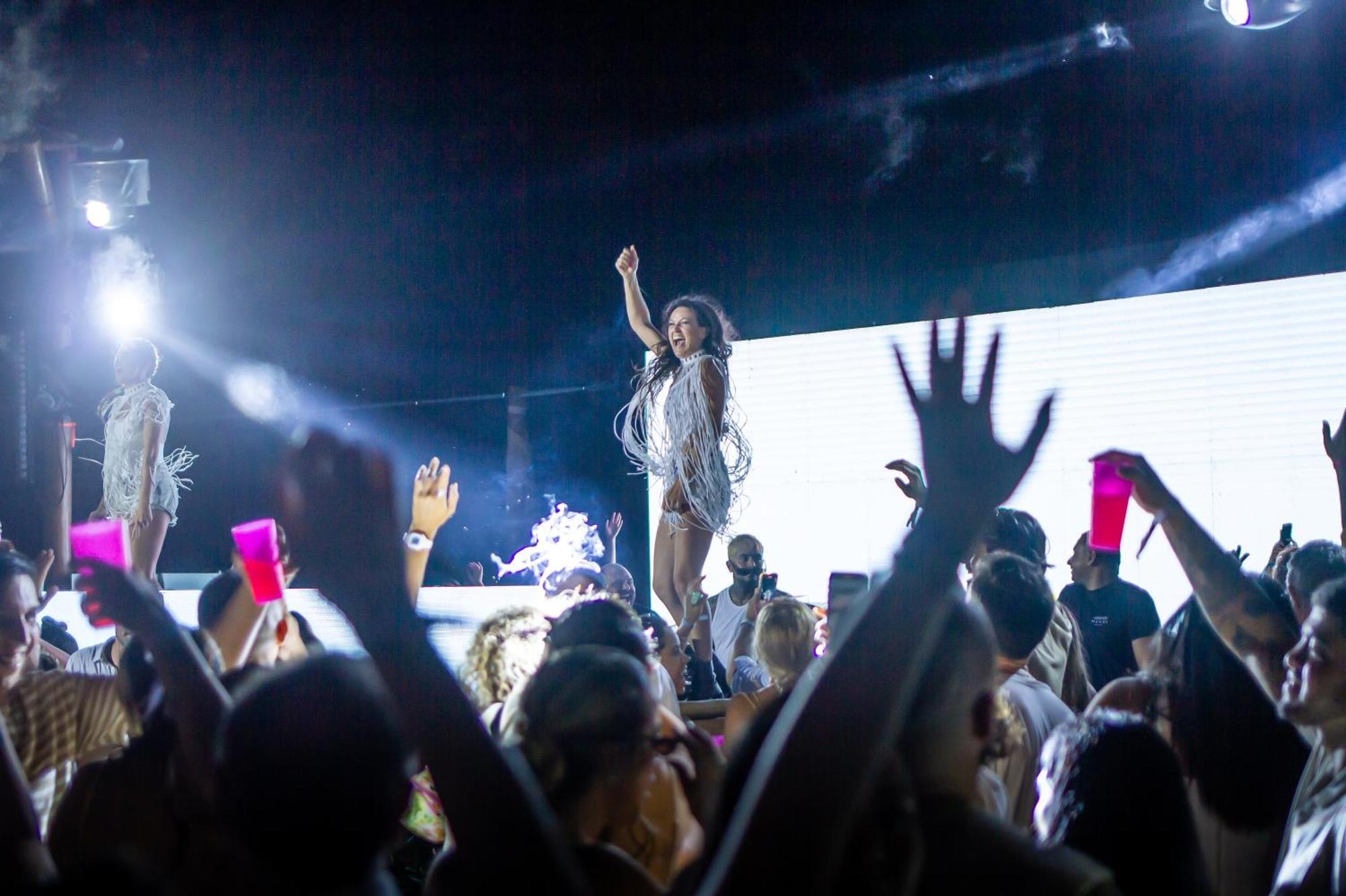 Cafe Jeri Hotel Jijoca de Jericoacoara Bagian luar foto Rihanna performing "Work" at the 2016 Coachella Valley Music and Arts Festival